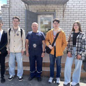 Здобувачі фахової передвищої освіти третього курсу групи Т3/1 ВСП «Технолого-економічний фаховий коледж Миколаївського НАУ» спеціальності 204 Технологія виробництва і переробки продукції тваринництва разом з викладачкою технологічних дисциплін, кандидаткою сільськогосподарських наук Калиниченко Галиною Іванівною 27.05.2025 р. відвідали ТОВ «МИКОЛАЇВМЕД»